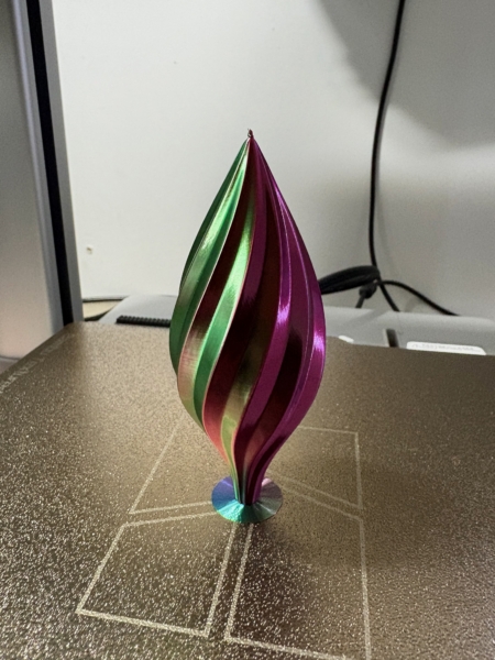 Click to view full screen Rouge bleu vert - Satiné tricolore // Filament PLA, 1kg photo review